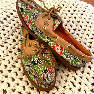 Tropical print sperry